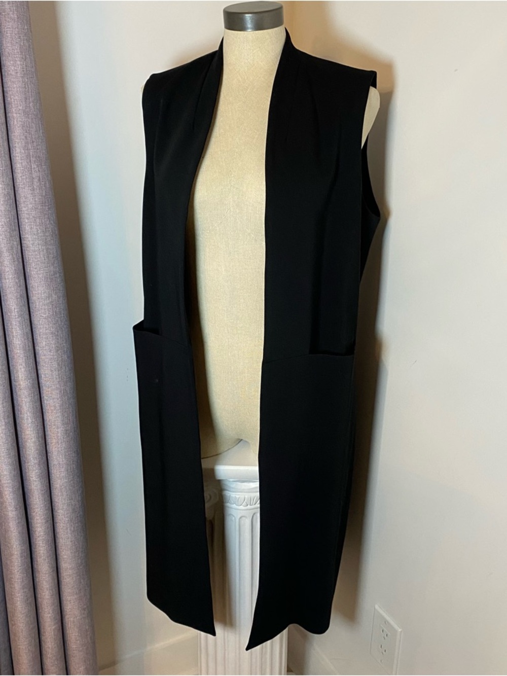 SIMONS • M Black Sleeveless Long Open-Front Vest